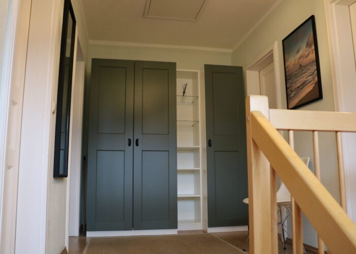 IMG_0886 Hier ist der PAX-Schrank vor den Schlafzimmern im Ferienhauses Feldlerche auf Usedom an der Ostsee zu sehen