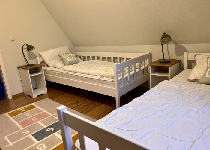 Schlafzimmer mit Einzelbetten Hier ist das Einzelbett eines Schlafzimmers im Ferienhauses Feldlerche auf Usedom an der Ostsee zu sehen
