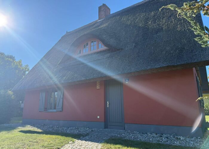 a1ad526b-7241-48a4-8df3-6c615a1cbf17 Hier ist die Vorderansicht des Ferienhaus Feldlerche zu sehen