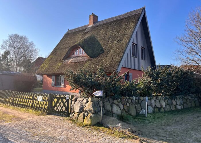 e11dbcba-6cf1-418e-882d-eb5f780f0a6a Hier ist die Vorderansicht des Ferienhaus Feldlerche zu sehen